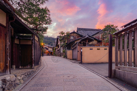 日出时旅游景点传统建筑背景图片