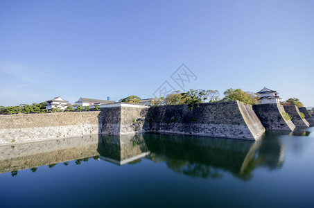 在日本大阪城堡周围加固和排水以保护大阪城堡图片