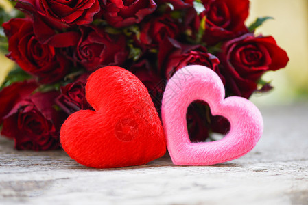 粉红爱心是浪漫爱情的象征图片