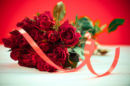 红玫瑰花是浪漫爱情的概念与象征图片