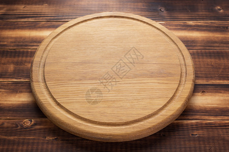 生锈的木制桌布背景比萨切面板前视图片