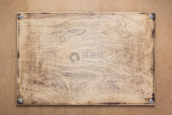 以木mdf板背景作为纹理表面的名牌或壁符号图片