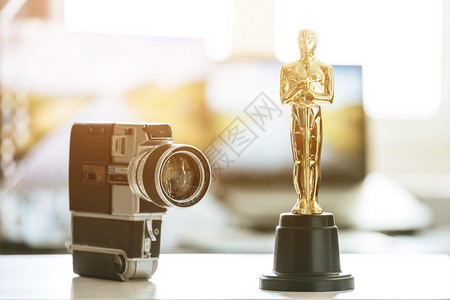 Oscar奖杯在家贴近照片图片