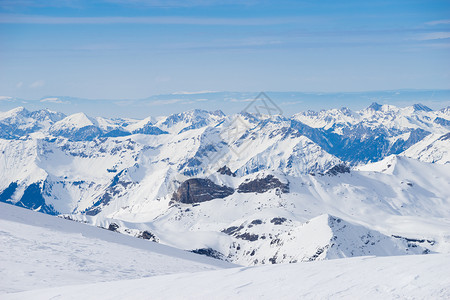 瑞士山丛林森滑雪胜地图片