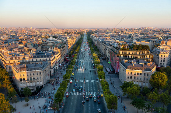 从ArcdeTriomphe的ChampsElysees大道到Elysees大街的视图图片