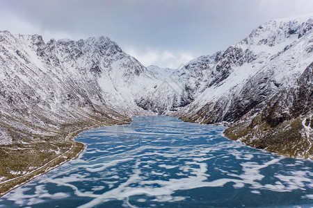 冰川的空中景象挪威诺德兰州洛福滕岛挪威诺德兰州欧洲洛福滕岛的冰湖白雪山丘和树木冬季自然景观背著名的旅游点图片
