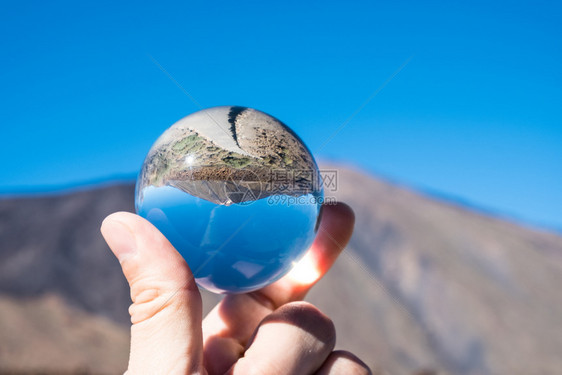 在西班牙最高海拔特纳里费的提德公园Tenerife通过水晶地球洞察火山潮的景象图片