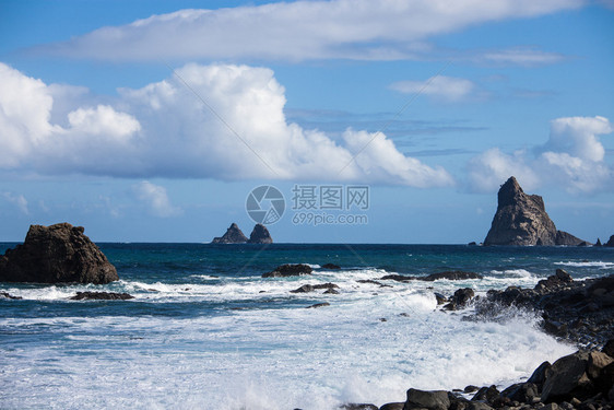 特内里费岛的海边度假胜地夏天的海洋浪旅游和行假期全景观图片