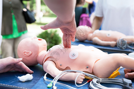 婴儿急救和CPR班图片