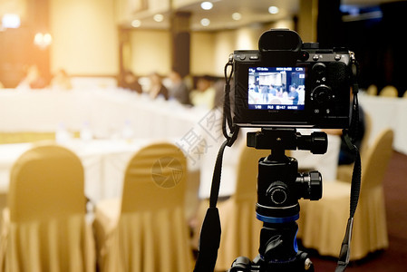 会议室录音与者和无镜相机的演讲人技术转换图片