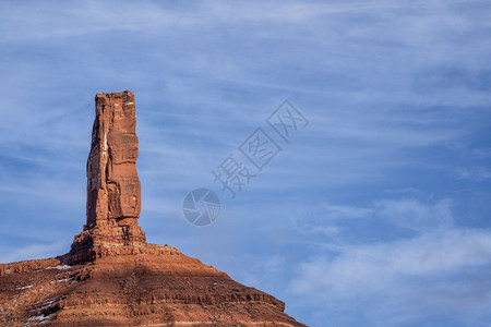 CastletonTower犹他州Moab附近城堡谷的标志岩石形成该塔是世界闻名的摄影主题也是其经典攀岩路线的主题图片