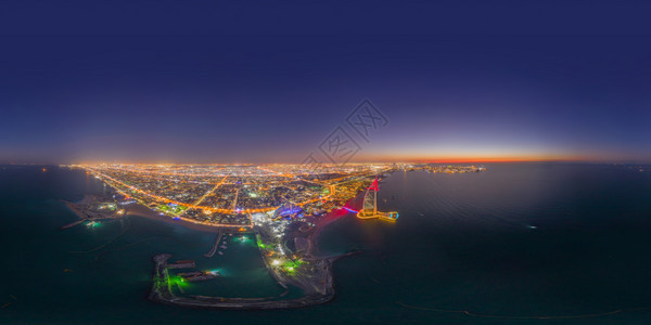 360个全景以180度角为单位无缝全景观察BurjAlArabJumeirah岛或船只建筑迪拜下城天线阿联酋市金融区Skyscr背景图片