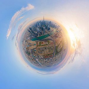 小行星360度球体迪拜下城天线和高速公路阿拉伯联合酋长国或阿城金融区日落时天梯大楼的空中观察全景图片
