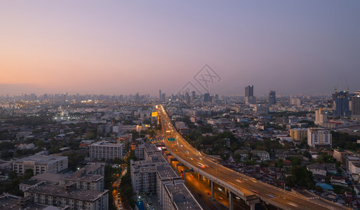 泰国曼谷市中心高速公路的空中观察图片