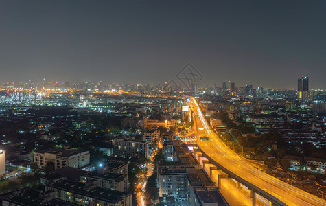 曼谷市的白拜伦塔纪念桥空中夜景图片