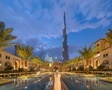 PalaceDowntown迪拜天线阿拉伯联合酋长国或阿金融区和智能城市商业区Skycraper和高楼建筑的BurjKhalif图片