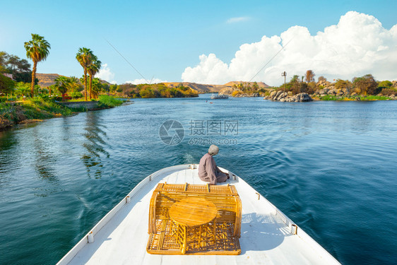 埃及阿斯旺尼罗河旅游船图片