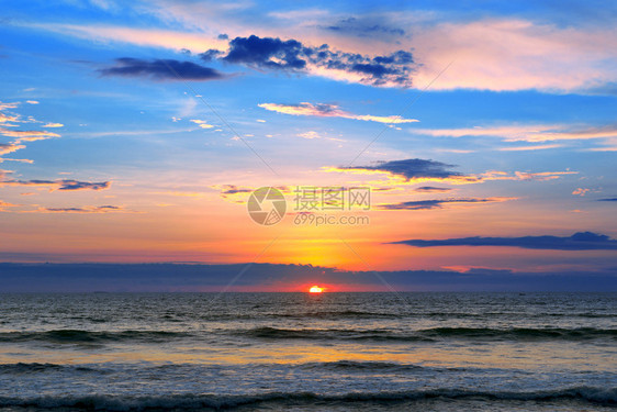 海风景天空美丽海平浪图片