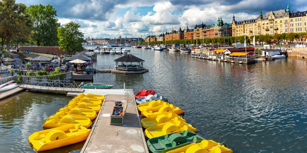 瑞典首都斯德哥尔摩市Djurgardsbron大桥的Ostermalm和Djurgarden岛的Ostermalm和Osterm图片