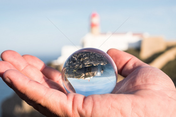 在圣文森特角欧洲大陆和葡萄牙阿尔加夫Sagres西南点圣文森特角光塔通过水晶地球圣文森特角光塔通过水晶地球图片