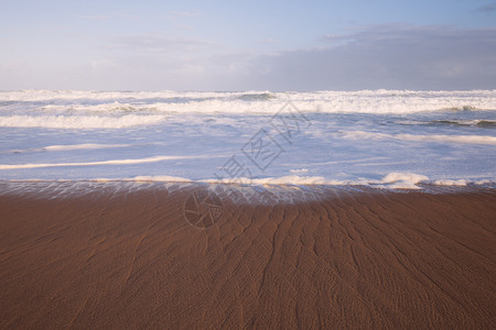 佛罗里达沙滩的极端宽广风景蓝天空海浪夏日清晨图片