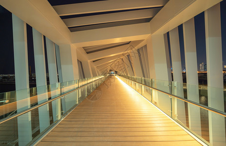 在迪拜阿拉伯联合酋长国或阿伍德恩地下隧道建筑背景未来空房大厅走廊等地的建筑图片
