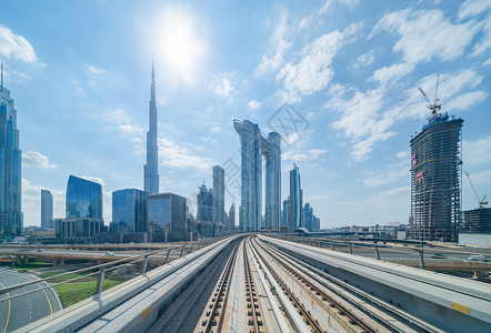 迪拜市中心为游客提供交通服务图片