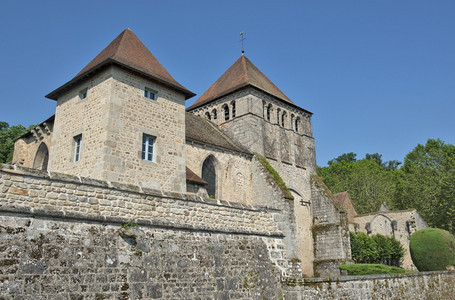在法国利穆辛市Limousin小教堂的MoutierdAhun教堂图片