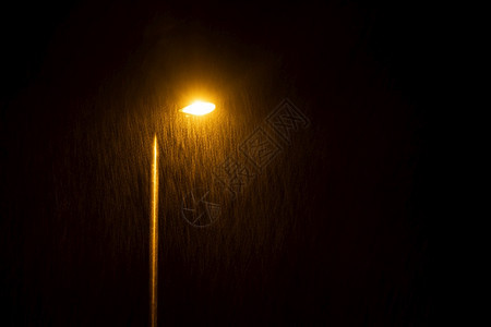雨夜的灯光图片