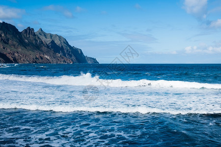 特内里费岛的海边度假胜地夏天的海洋浪旅游和行假期全景观图片