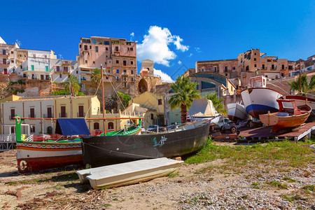 在意大利西里CastellammararedelGolfo海岸城市CastellammareGolfo的港口CalaMarina图片