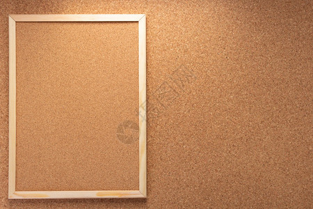cork背景纹理上的corkboard框架图片