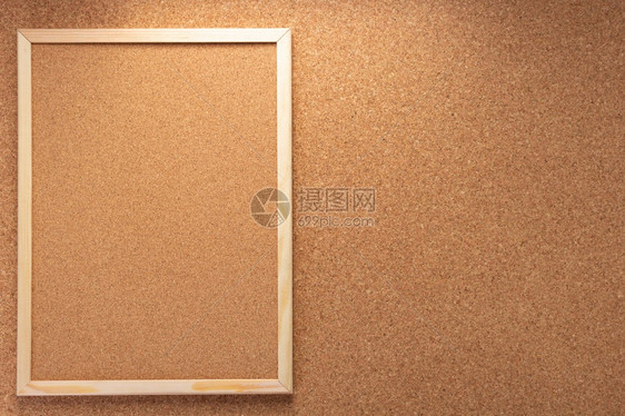 cork背景纹理上的corkboard框架图片