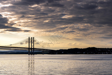 在英国爱丁堡的Forth路桥和Queensferry交叉桥图片