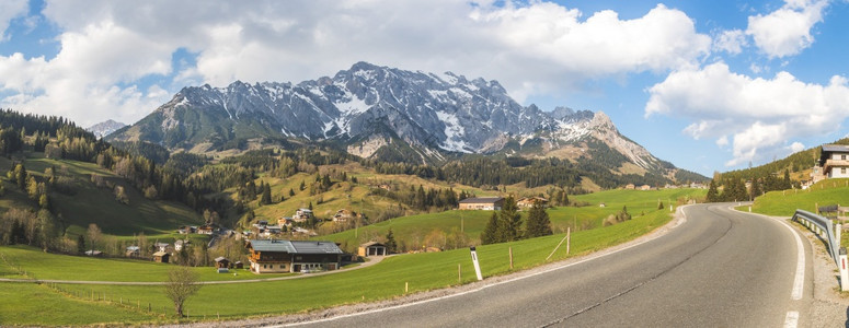 阿尔卑斯山区霍赫科尼格山脉春天的景色图片