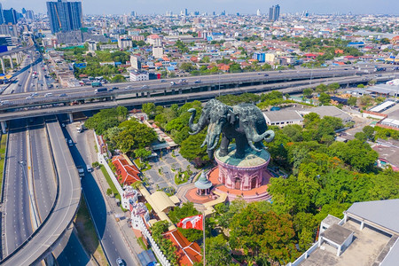 Erawan博物馆的空中景象是一座大头雕塑有3个目SamutPrakan区和曼谷市中心旅游景点泰国中午城市地标建筑图片