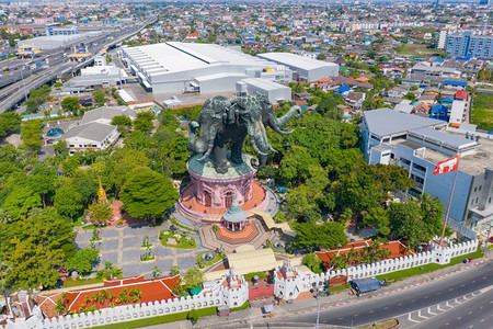 Erawan博物馆的空中景象是一座大头雕塑有3个目SamutPrakan区和曼谷市中心旅游景点泰国中午城市地标建筑图片