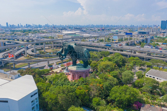 Erawan博物馆的空中景象是一座大头雕塑有3个目SamutPrakan区和曼谷市中心旅游景点泰国中午城市地标建筑图片