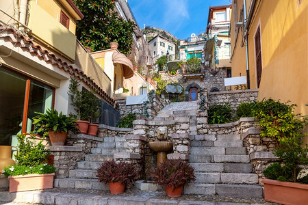 意大利西里阳光明媚的清晨Taormina西里楼梯街图片