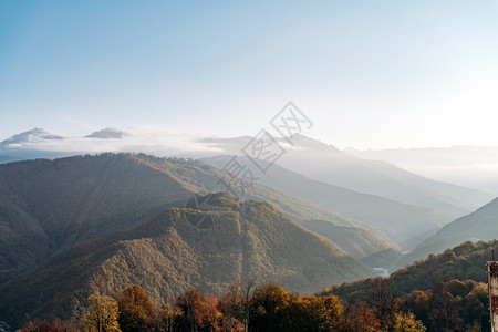 多年来迷人的景色美丽山地景色美丽的山地和天空图片