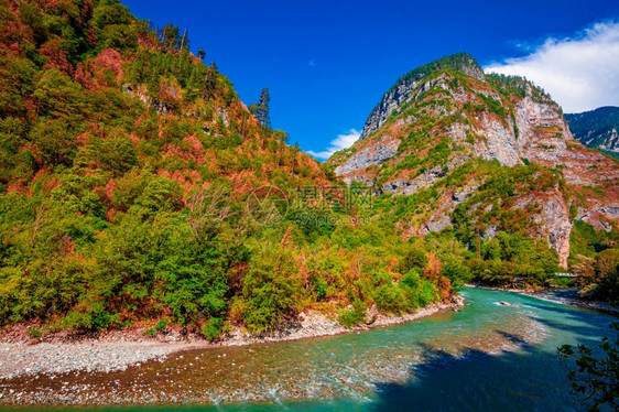 山区河流谷风景观图片