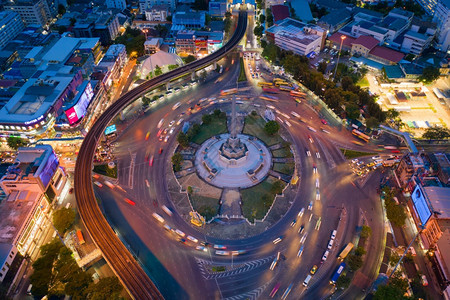 曼谷市中心环形路夜晚景象背景图片