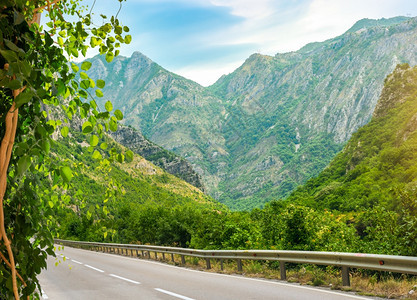 山区道路景观图片