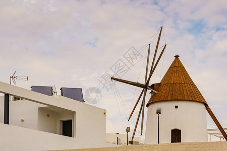 西班牙阿尔梅里亚CabodeGataNijar公园西班牙LasNegras村风力发电厂西班牙拉斯内格风力发电厂图片
