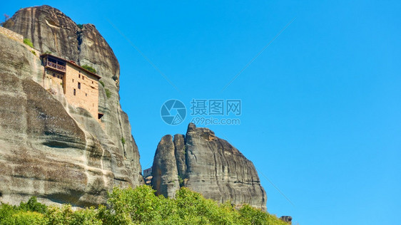 与希腊AgiosNikolaosAnapafsas修道院的Meteora岩石希腊风景与您自己的文字空间图片