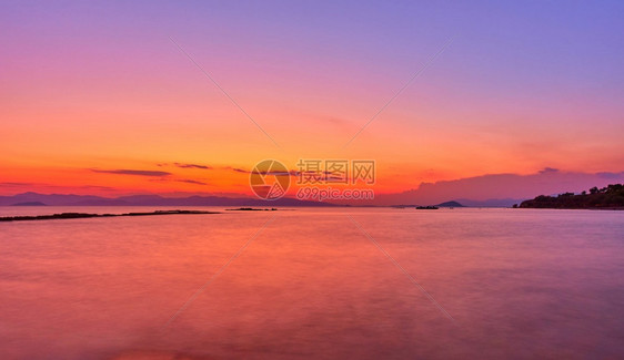 希腊阿埃吉纳岛黄昏的爱琴海日落的风景海长宽的勘探水因运动而模糊图片