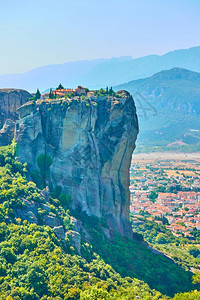 希腊Meteora悬崖上的圣三一正统修道院希腊风景图片