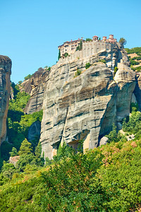 希腊梅托拉高悬崖顶上的瓦拉姆圣修道院图片