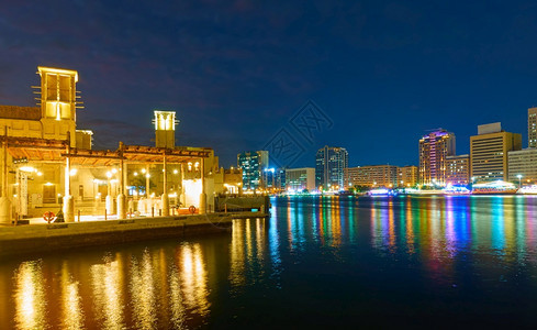 阿拉伯联合酋长国迪拜河对岸AlSeef区和Deira全景图片
