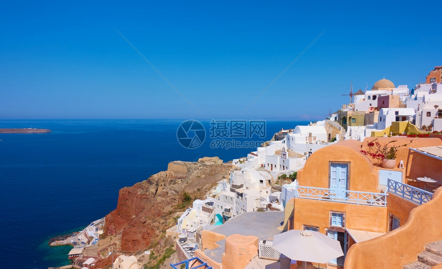 圣托里尼岛悬崖上的希腊风景图片